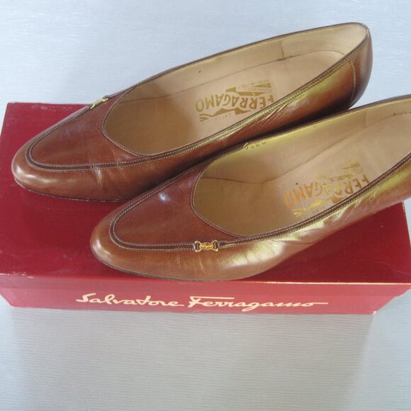 Salvatore Ferragamo Boutique Shoes 9 B Gently Worn with Box